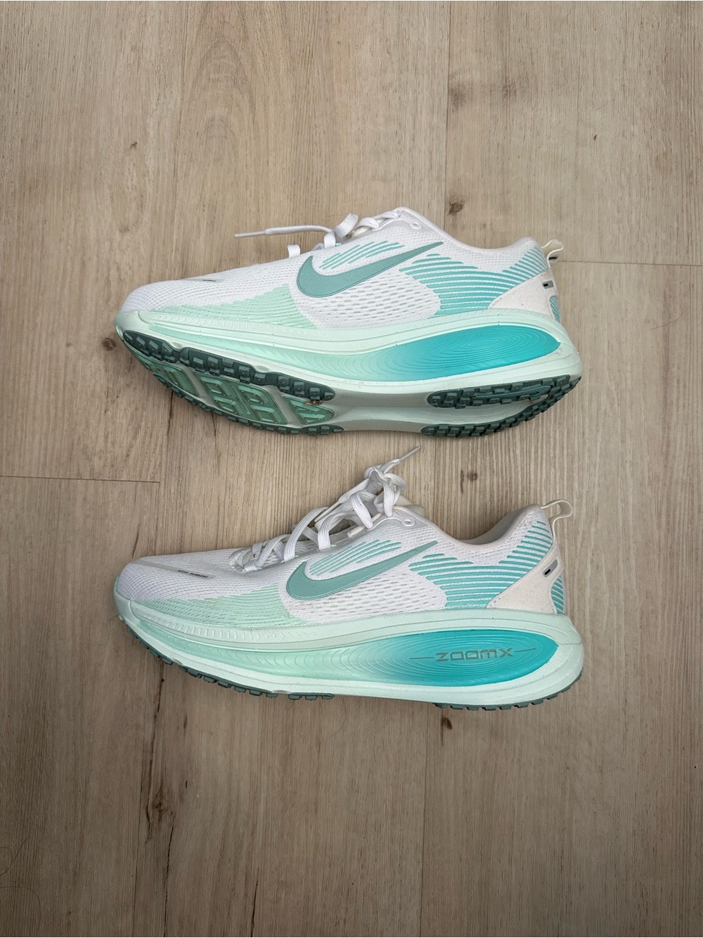 Nike Women’s White & Teal Gradient ZoomX Running Shoes